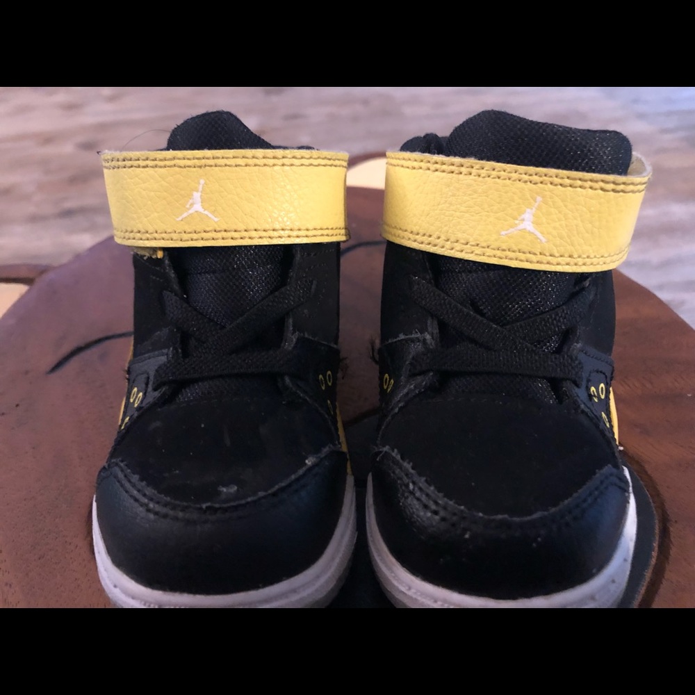 Size 6c toddler Jordans